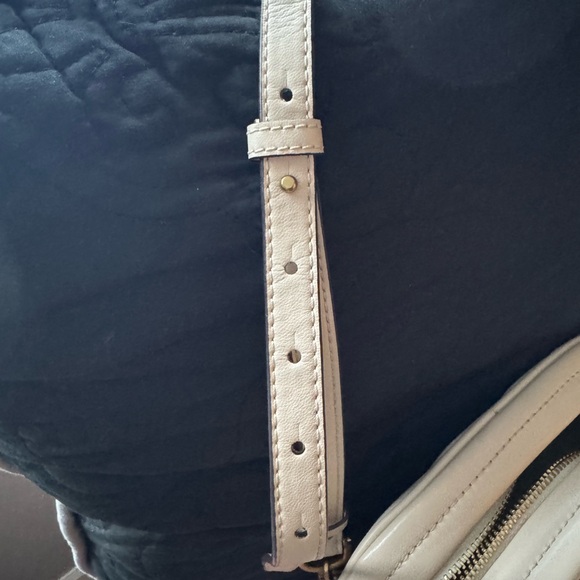 Tory Burch Kira Cream Quilted Zip Top Camera Bag. - Picture 6 of 10